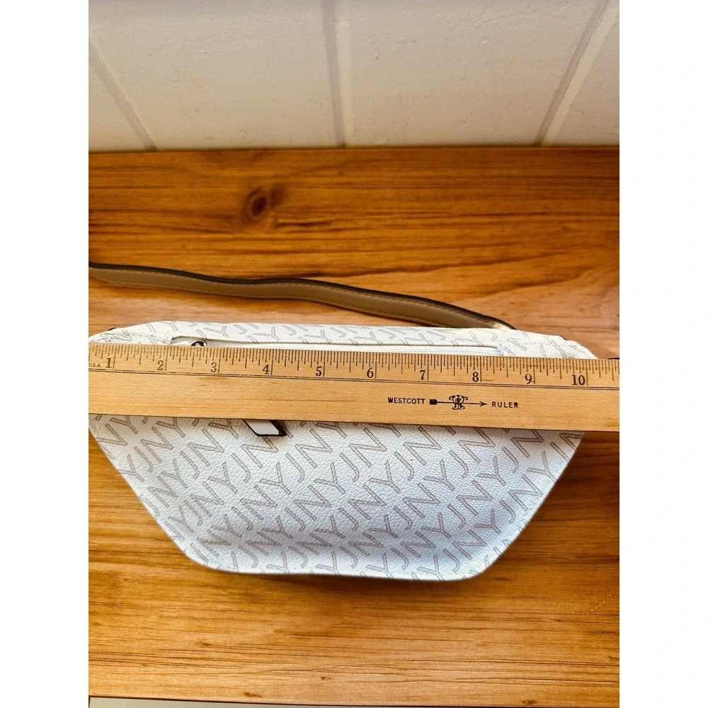 Jones New York Signature Fanny Bag‎ Belt Off White Gray Front & Back Zipper